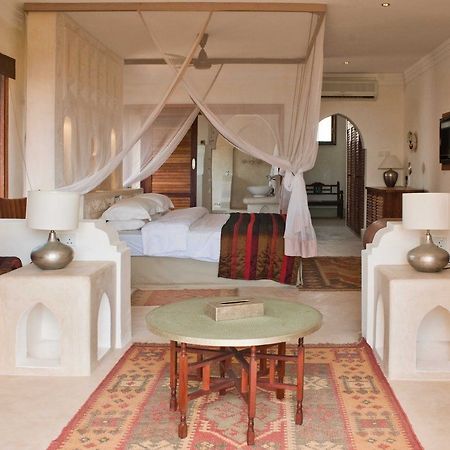 Swahili Villa Coco 2Br Apartment 700M To Beach Момбаса Екстериор снимка