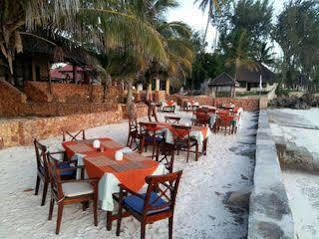 Swahili Villa Coco 2Br Apartment 700M To Beach Момбаса Екстериор снимка