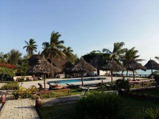 Swahili Villa Coco 2Br Apartment 700M To Beach Момбаса Екстериор снимка